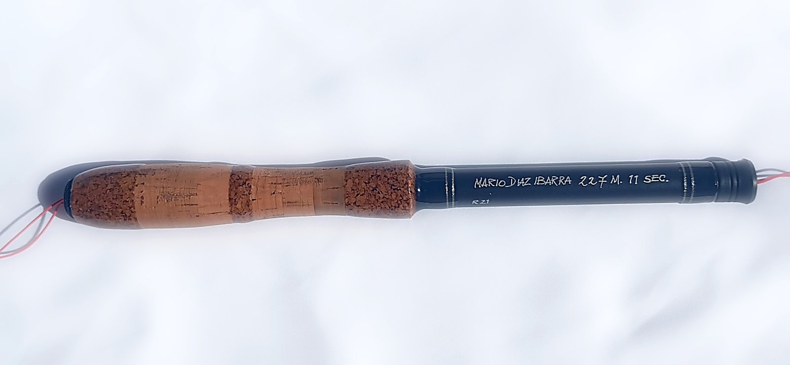 Close-up of natural cork handle on the Mario Díaz Ibarra Tenkara R21 rod